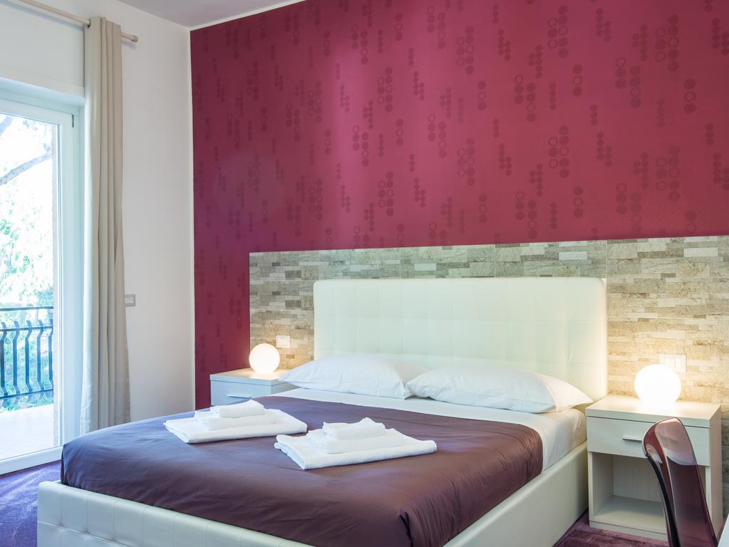 Guesthouse Park Pines โรม ภายนอก รูปภาพ