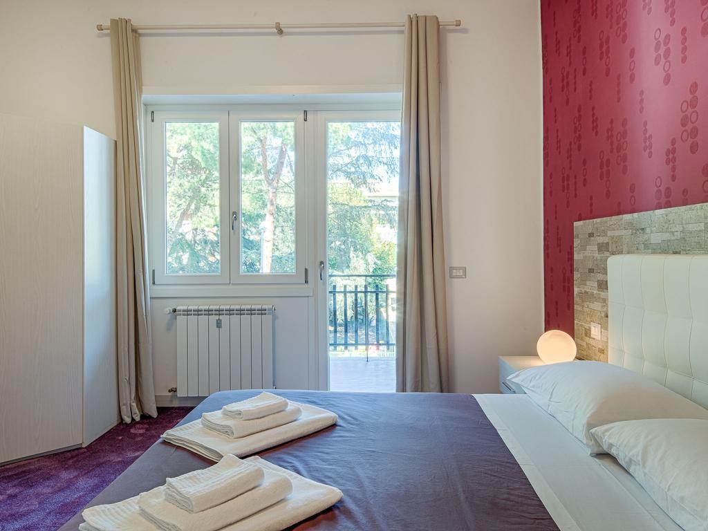 Guesthouse Park Pines โรม ภายนอก รูปภาพ