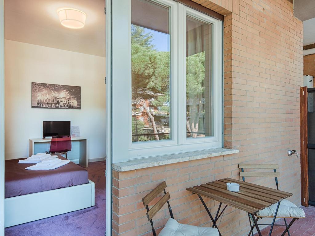 Guesthouse Park Pines โรม ภายนอก รูปภาพ