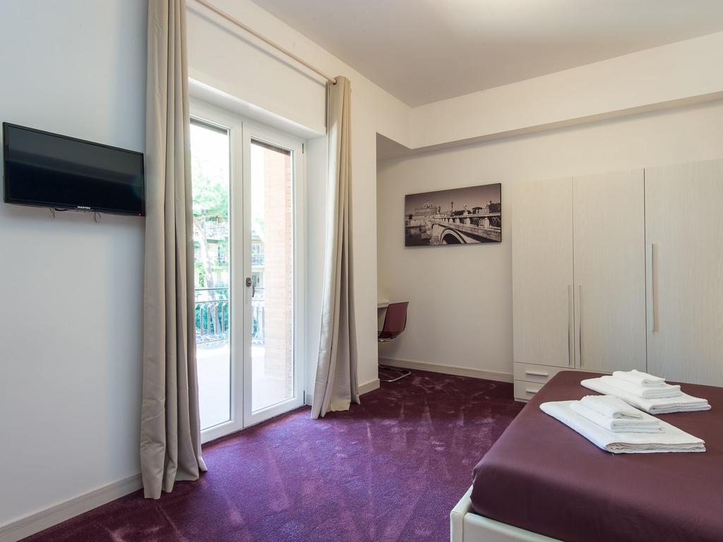 Guesthouse Park Pines โรม ภายนอก รูปภาพ